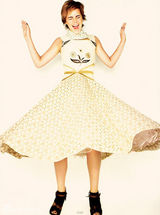 组图： 艾玛登《Elle》封面 可爱表情展小女人风情