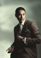 组图：陈坤登杂志封面 搞怪造型尽显诙谐幽默