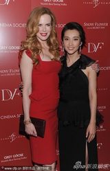 组图：《雪花秘扇》纽约首映 妮可-基德曼红装助阵