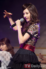 组图：泰蒂徐《M！Countdown》热辣夺冠 Apink回归