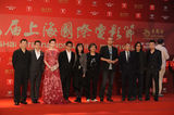 组图：上影节开幕 姚星彤与众导演共走红毯