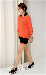 组图：泫雅金素恩等出席女性服装品牌发布会