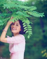 组图：袁泉杂志封面曝光 森林恬静漫步与黑天鹅共舞