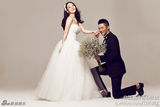 组图：凤凰传奇曾毅婚纱照 新疆媳妇光彩照人