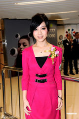 组图：邓紫棋出席开幕礼 将推新碟心情紧张