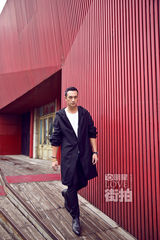 明星爱街拍：黄觉阚清子演绎黑白经典