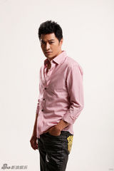 组图：刘汉强熟男写真帅气亲民