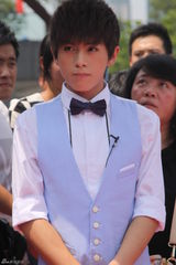 组图：武艺助阵杭州快男分享唱歌心得