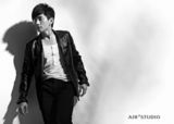 组图：吴奇隆杂志写真 外形帅气气质洒脱不羁