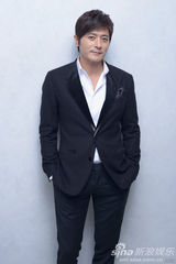 组图：章子怡张东健多伦多拍写真展魅力