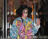 组图：Gaga将毕加索名画穿上身 脸变形显惊悚