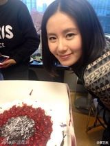 组图：刘诗诗庆生 吴奇隆帅气指挥切蛋糕