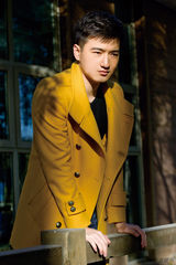 组图：新星李洋蒋晨阳秋日帅气写真