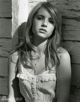 组图：罗伯茨侄女艾玛性感旧照 身高仅1.55米