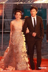 幻灯：香港金像奖红毯 舒淇张震不惧绯闻携手出席