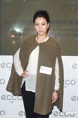 组图：袁咏仪称与张智霖拍戏辛苦 想与黄日华擦火花