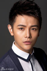 组图：孙坚炫酷写真演绎忧郁贵族小生