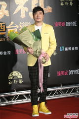 组图：任贤齐电影首映会 蓝心湄带伤站台力挺