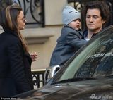 组图：米兰达助阵前夫歌舞剧  小弗林挥剑自如