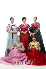 组图：朴河善闵孝琳LPG等韩国女艺人送中秋祝福