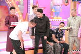 组图：郑伊健陈小春《无敌奖门人》录影玩游戏