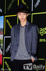 组图：宋茜允儿捧场韩片《高龄化家族》VIP试映