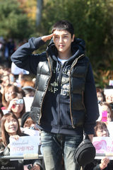 高清组图：韩组合超新星成员允学入伍 将成陆军士兵