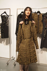 组图：陈燃化身时尚买手 巴黎逛店休闲随意