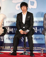 高清图：郑丽媛刘海镇等出席《与敌同寝》发布会