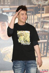 组图：潘玮柏杨丞琳自称闺蜜不会生情