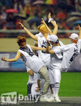 组图：朴智星领衔明星足球赛 收入捐四川灾区