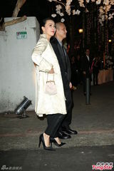 组图：梁朝伟刘嘉玲挽手出席张震婚礼秀恩爱