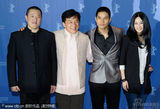 幻灯图集：成龙柏林现场唱《大兵小将》主题曲