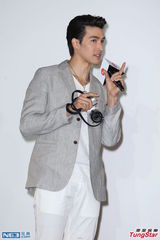 组图：锦荣撇情变传闻 无条件爱蔡依林