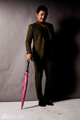 组图：涂松岩海量帅气私搭照多样造型