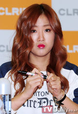 组图：韩国性感实力派女团SISTAR举行粉丝签名会