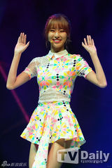 组图：EXO现身WAPOP演唱会 华丽舞技闪耀全场