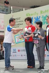 组图：郑融力挺旧爱刘浩龙 称希望大家体谅