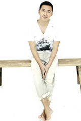 组图：王阳夏日清凉写真 将雅痞进行到底