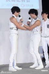 组图：LOLLIPOP F专辑庆功大秀舞技 公布择偶标准