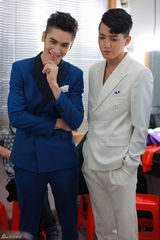 组图：快男热血复活赛 范世琦对抗居来提