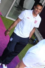 组图：李克勤直击英格兰备战 鲁尼植发茂密