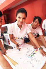 组图：刘涛献唱《北京祝福你》温婉大气