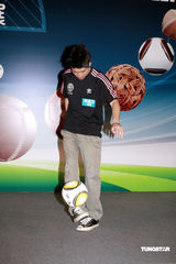 高清：关楚耀谢卫兰寄语祝福 坦言未收其演出邀请