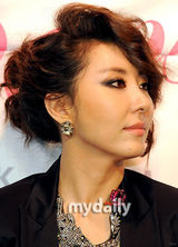 组图：韩歌手金宛善复出乐坛 43岁美丽年轻依旧