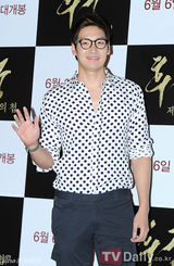 组图：朴诗妍池城等捧场韩片《后宫》试映