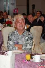 组图：TVB庆功宴大派红包 陈百祥无惧狗仔队