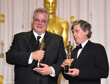高清组图：奥斯卡后台获奖众星举金人光彩照人
