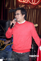 幻灯组图：沈玉琳平安夜庆生 告别单身向女友求婚