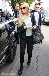 组图：艾玛-沃特森引领风尚女星钟爱铆钉包